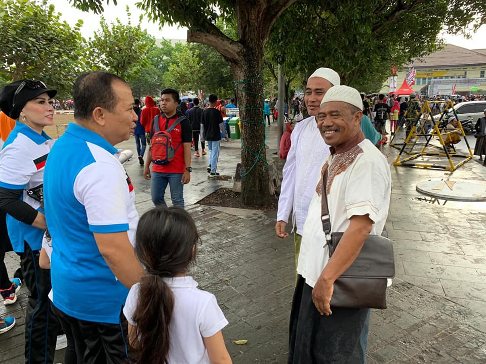 Calon Bupati Jember H Hendy Siswanto Jalan Santai di Car Free Day